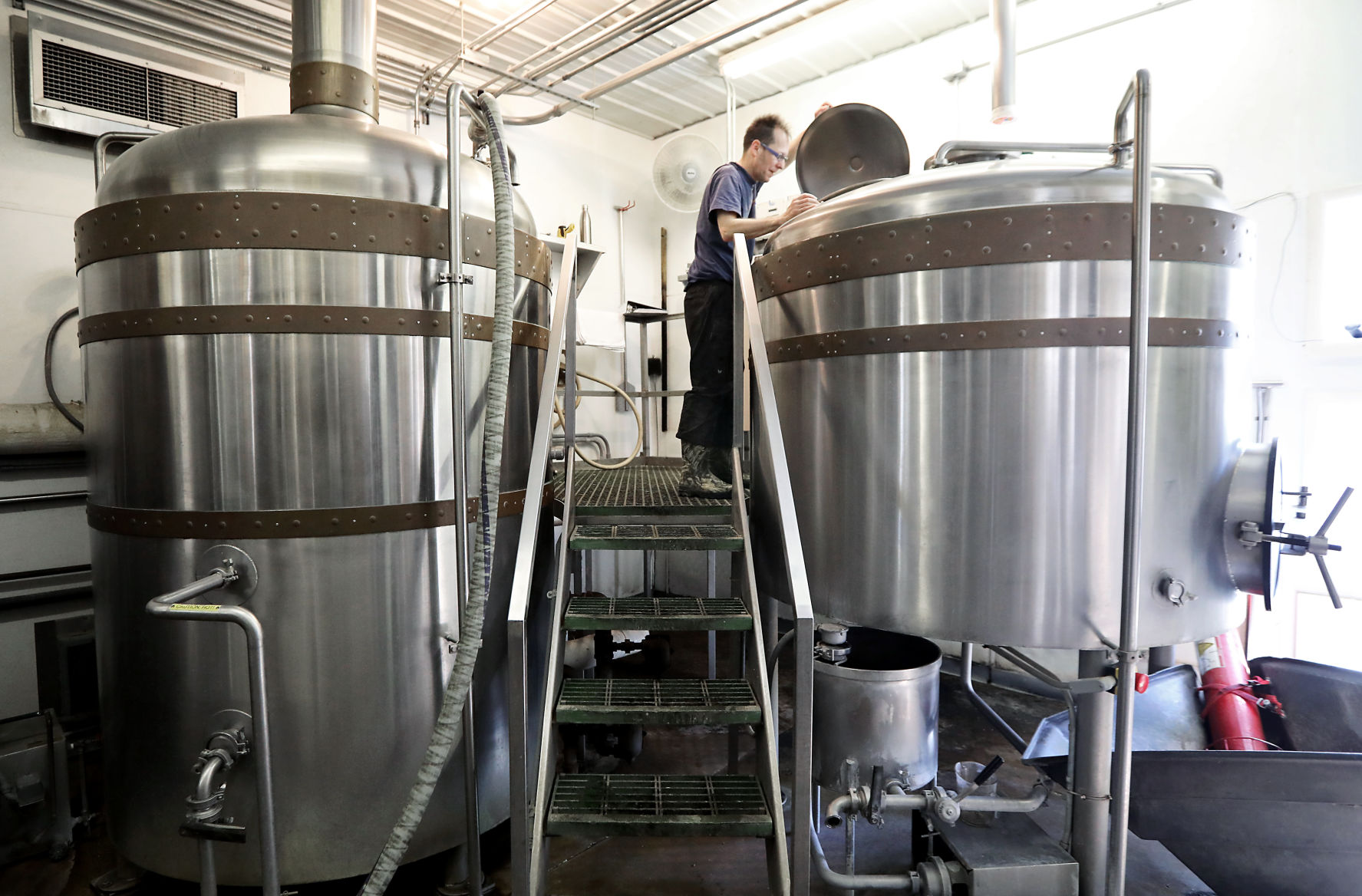 Wisconsin Brewing Co. purchases Lake Louie Brewing Co.